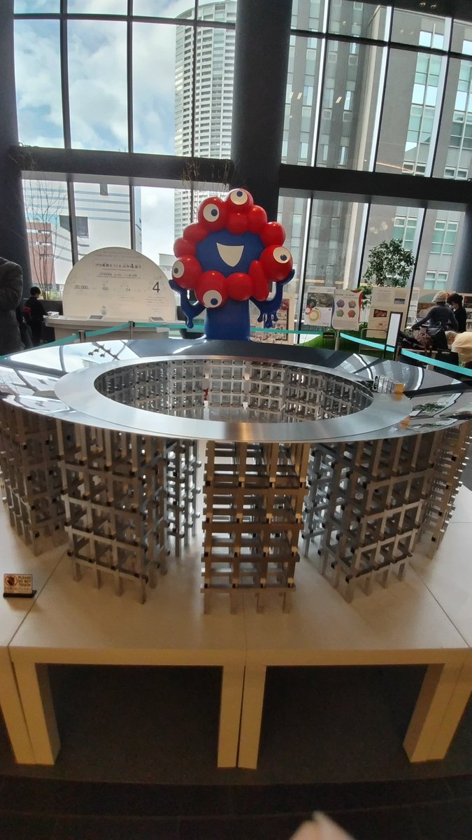 大阪中之島にある中之島クロスがEXPO2025大阪·関西万博モードになっ