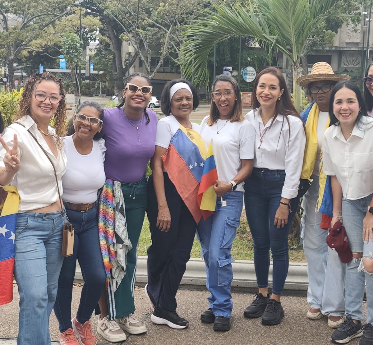 "En este Día de la Mujer, quiero agradecerte por tu profesionalismo y por el gran impacto que generas en nuestro equipo. ¡Es un privilegio trabajar contigo!"