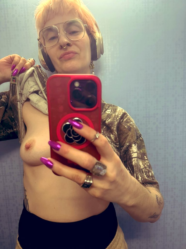 Miss Pixie tweet media