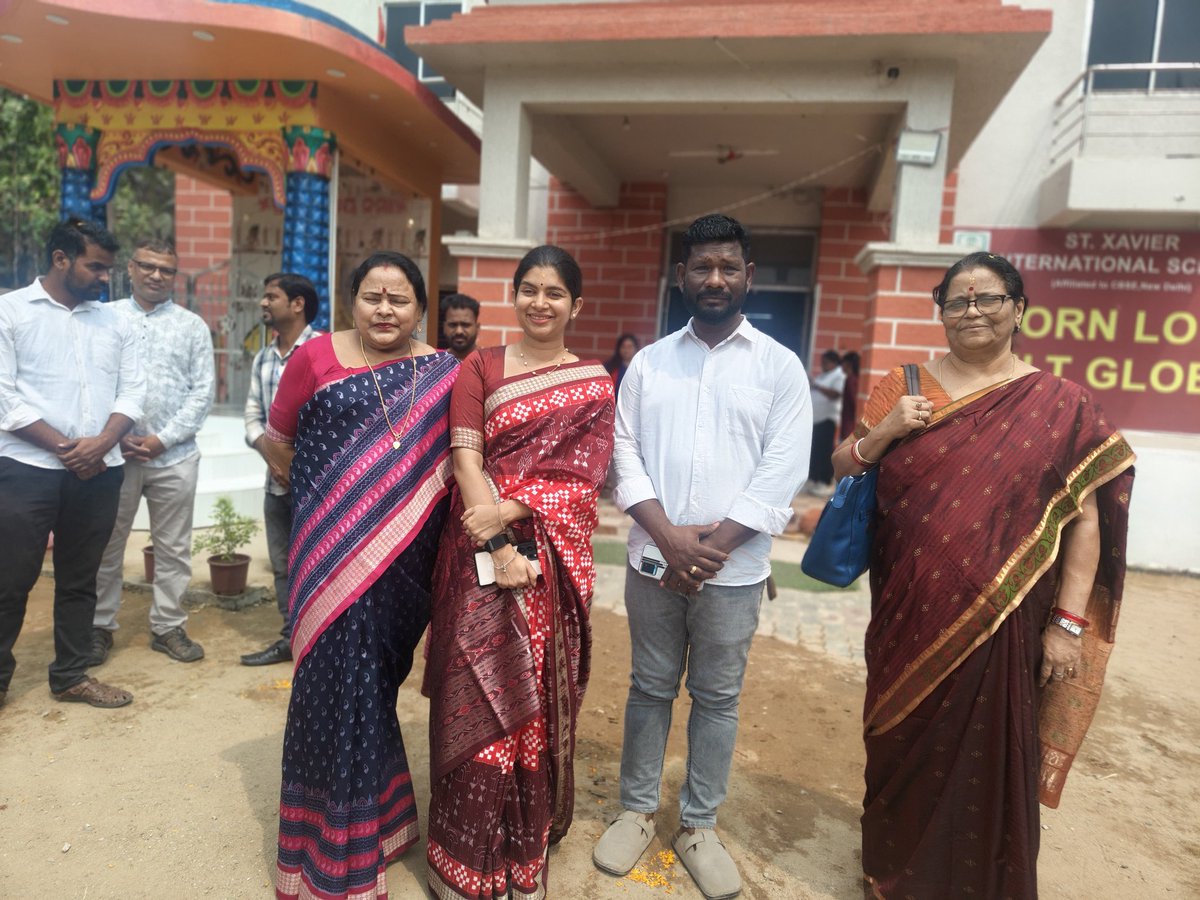 Manojdasbjp's tweet photo. #ଅନ୍ତର୍ଜାତୀୟ_ମହିଳା_ଦିବସ ଅବସରରେ  #ଆଫ୍‌ସା ଏବଂ ସମ୍ବାଦ ଆମ ଓଡିଶା ପକ୍ଷରୁ  ସେଣ୍ଟ ଜାଭିୟର୍ସ ଇଣ୍ଟରନେସନାଲ ସ୍କୁଲରେ ଆୟୋଜିତ ମହିଳା #ରକ୍ତଦାନ ଶିବିର ର ମୁଖ୍ୟ ଅତିଥି #ସମ୍ବାଦ ଏବଂ #କନକ_ନିୟୁଜର ସମ୍ପାଦକ @tanaya_p ଙ୍କୁ ଭେଟି ଶୁଭେଚ୍ଛା ଅଭିନନ୍ଦନ  ଜଣାଇଲି।
#internationalwomensday 
#blooddonation https://t.co/xTQIt9PdsV