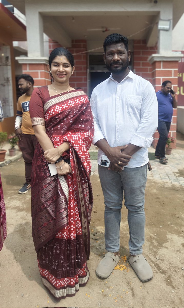 Manojdasbjp's tweet photo. #ଅନ୍ତର୍ଜାତୀୟ_ମହିଳା_ଦିବସ ଅବସରରେ  #ଆଫ୍‌ସା ଏବଂ ସମ୍ବାଦ ଆମ ଓଡିଶା ପକ୍ଷରୁ  ସେଣ୍ଟ ଜାଭିୟର୍ସ ଇଣ୍ଟରନେସନାଲ ସ୍କୁଲରେ ଆୟୋଜିତ ମହିଳା #ରକ୍ତଦାନ ଶିବିର ର ମୁଖ୍ୟ ଅତିଥି #ସମ୍ବାଦ ଏବଂ #କନକ_ନିୟୁଜର ସମ୍ପାଦକ @tanaya_p ଙ୍କୁ ଭେଟି ଶୁଭେଚ୍ଛା ଅଭିନନ୍ଦନ  ଜଣାଇଲି।
#internationalwomensday 
#blooddonation https://t.co/xTQIt9PdsV