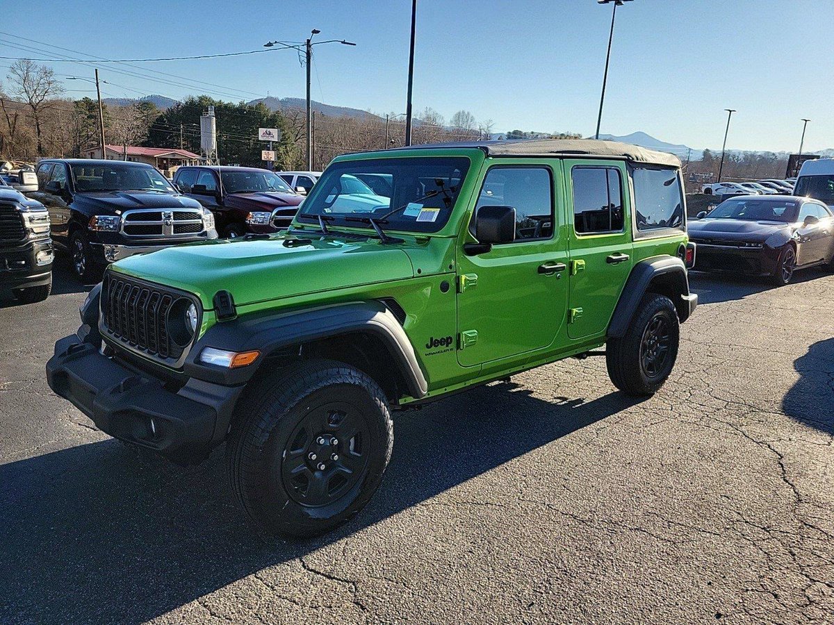 FieldsAuto's tweet image. Adventure-ready and daily-drive friendly. Check out this new 2025 Jeep Wrangler 4-Door Sport in Mojito Clearcoat, then explore more @ bit.ly/46P2aL9 &amp;amp; call 828-761-0704 during normal business hours tomorrow to connect with our team.

#Jeep #JeepWrangler #Asheville #NC