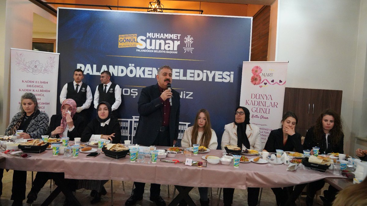 AvMuhammetSunar's tweet photo. 🌺 8 Mart Dünya Kadınlar Günü vesilesiyle eşim Hülya Hanım, Kızım Emine Liva ve AK Parti İlçe Kadın Kolları Başkanımız Saniye Tokçe ile birlikte Palandöken’imizin ekonomik ve sosyal hayatına değer katan, ticari yaşamımıza canlılık kazandıran, emeği ve alın teriyle üretime katkı sunan kıymetli esnaf ve çalışan kadınlarımızı iftarda ağırladık.
Azimleri ve üretkenlikleriyle ilçemize güç katan kadınlarımızın ortaya koyduğu gayreti takdir ediyor, her birine ayrı ayrı teşekkür ediyoruz. @mustafademir @abuyukgumus @avibrahimK @DurmuKilic @tokce_saniye