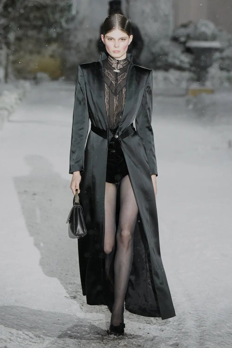 LaModeUnknown's tweet photo. Dark ROMANCE of ✨Enfants Riches Déprimés✨ Fall/Winter 2026.🪡 https://t.co/eA7xmaLlOy