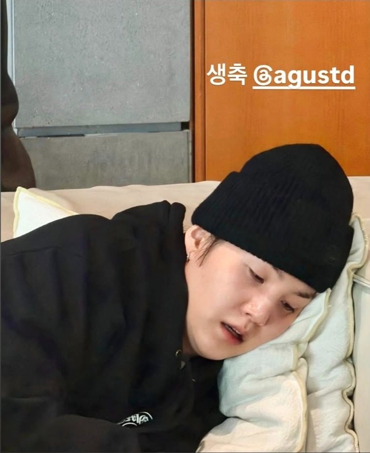 DataAgustD's tweet photo. RM wished Yoongi a happy birthday via his Instagram Story. 🥹🎂

“생축 @/agustd” (Happy birthday)

HAPPY BIRTHDAY YOONGI 
#HappyBirthdaySUGA 
#SUGA #AgustD #슈가 https://t.co/Af6OLVOWQi