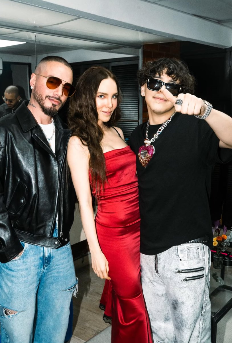 Xavi_Charts's tweet photo. J Balvin, Belinda &amp; Xavi ❤️‍🔥 https://t.co/kQm9WCoVyM