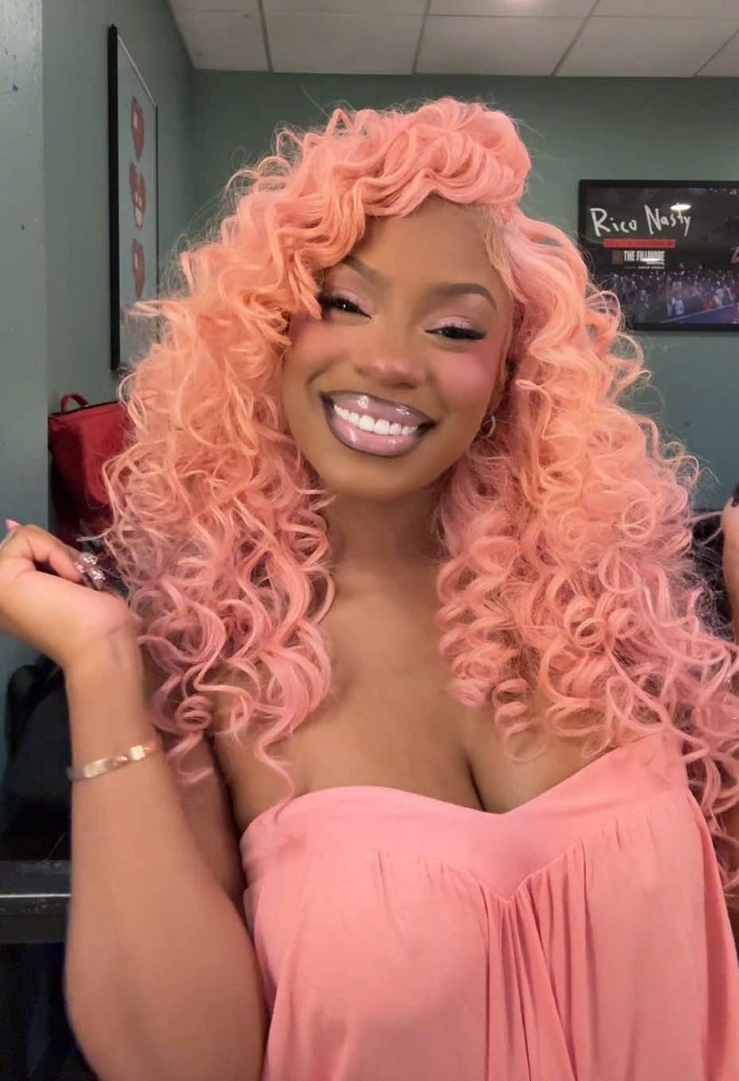 mia golds 𓂃✰ tweet media