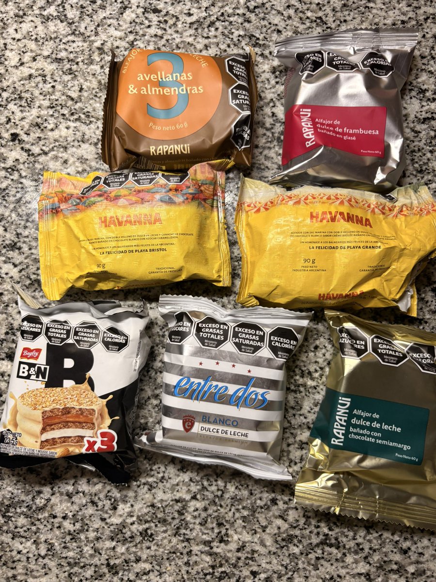mardeclona's tweet photo. Que alguien me discuta que no son los mejores alfajores de Argentina y del mundo ?
#havanna #rapanui #bagley #entredos https://t.co/tY6DAjXS7Q