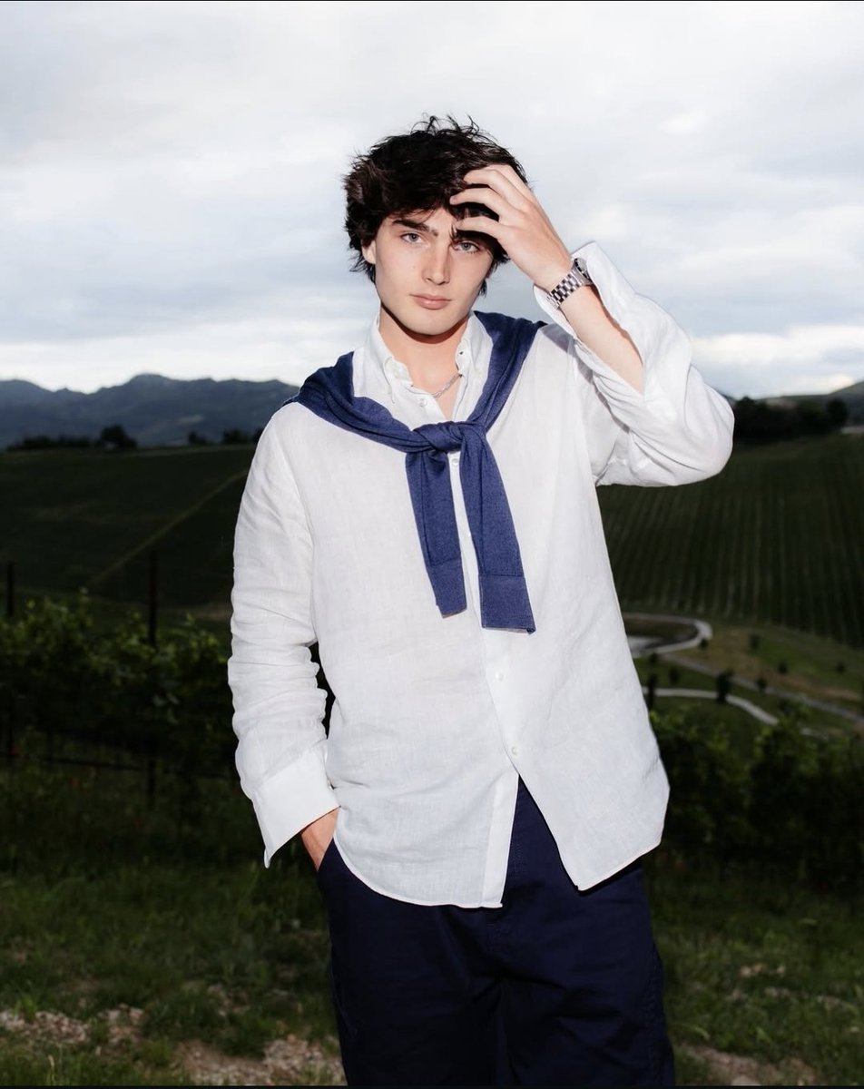 cidadeamoris's tweet image. ㅤ ( 🧁 ) :: Armin Keenan
ㅤㅤㅤ  @imainkeenan

aniversário: 07 de Junho.
idade: 22 anos.
pronomes: ele/dele.
sexualidade: bissexual.
ocupação: streamer na twitch e estudante de t.i