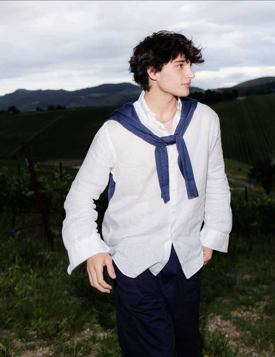 cidadeamoris's tweet image. ㅤ ( 🧁 ) :: Armin Keenan
ㅤㅤㅤ  @imainkeenan

aniversário: 07 de Junho.
idade: 22 anos.
pronomes: ele/dele.
sexualidade: bissexual.
ocupação: streamer na twitch e estudante de t.i