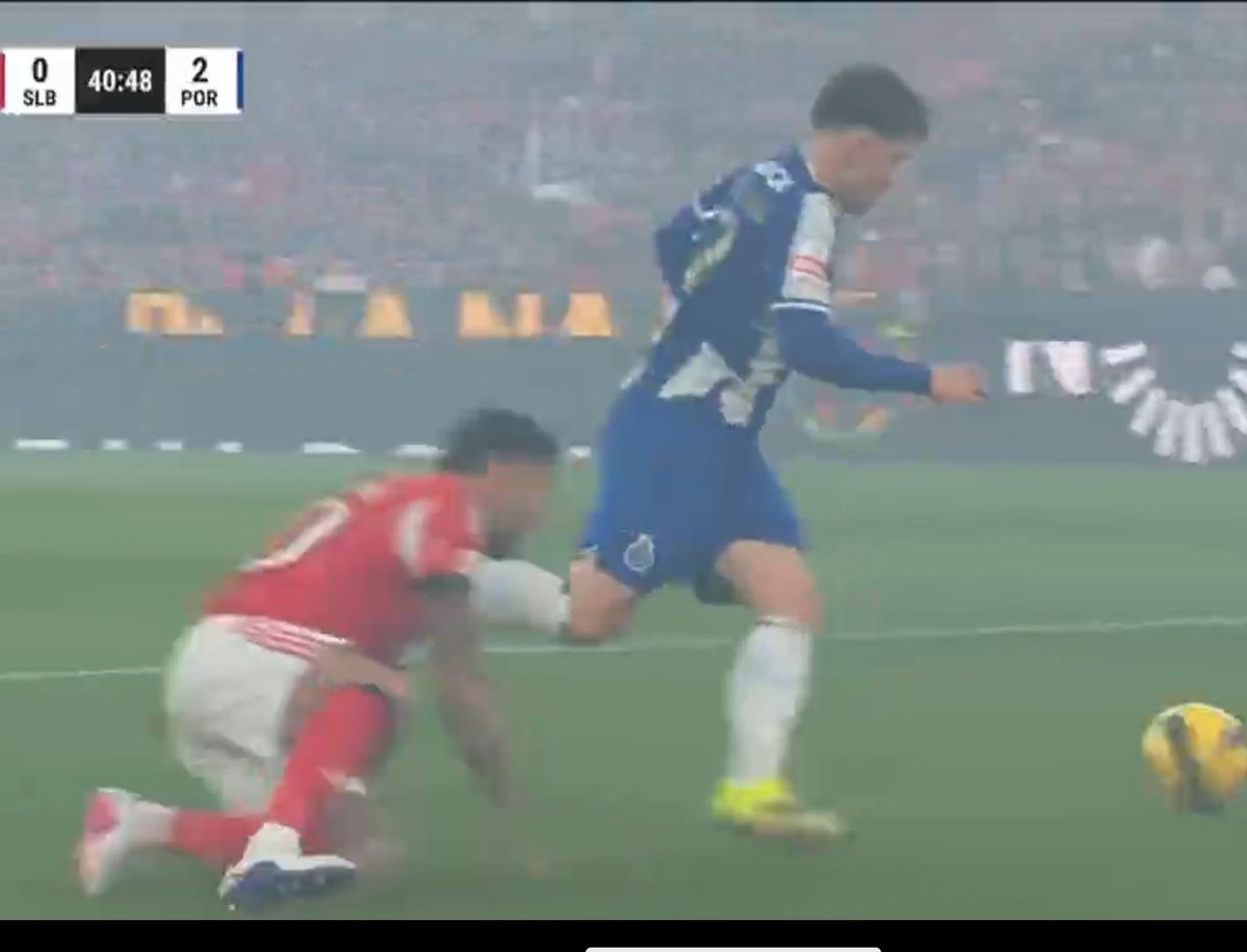 Levanta Otamendi 🤣🤣🤣