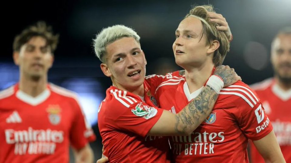 sardinhasacc's tweet photo. Os únicos que ainda fazem algo neste Benfica. https://t.co/63qNK5OtZO