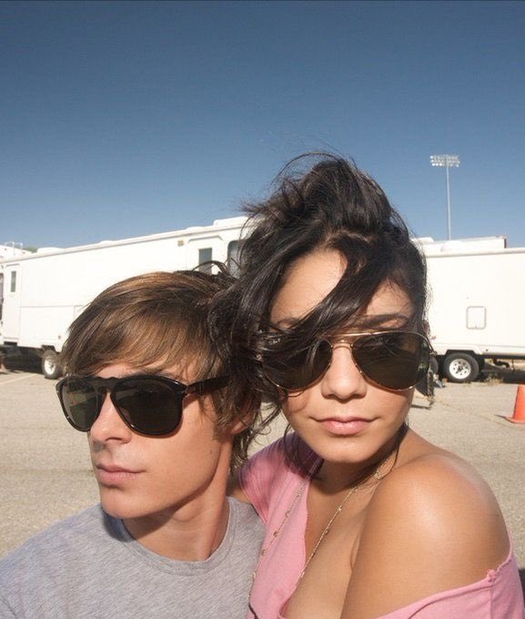 notgwendalupe's tweet photo. Zac Efron and Vanessa Hudgens on the set of High School Musical 3 https://t.co/yOnDahjZR4
