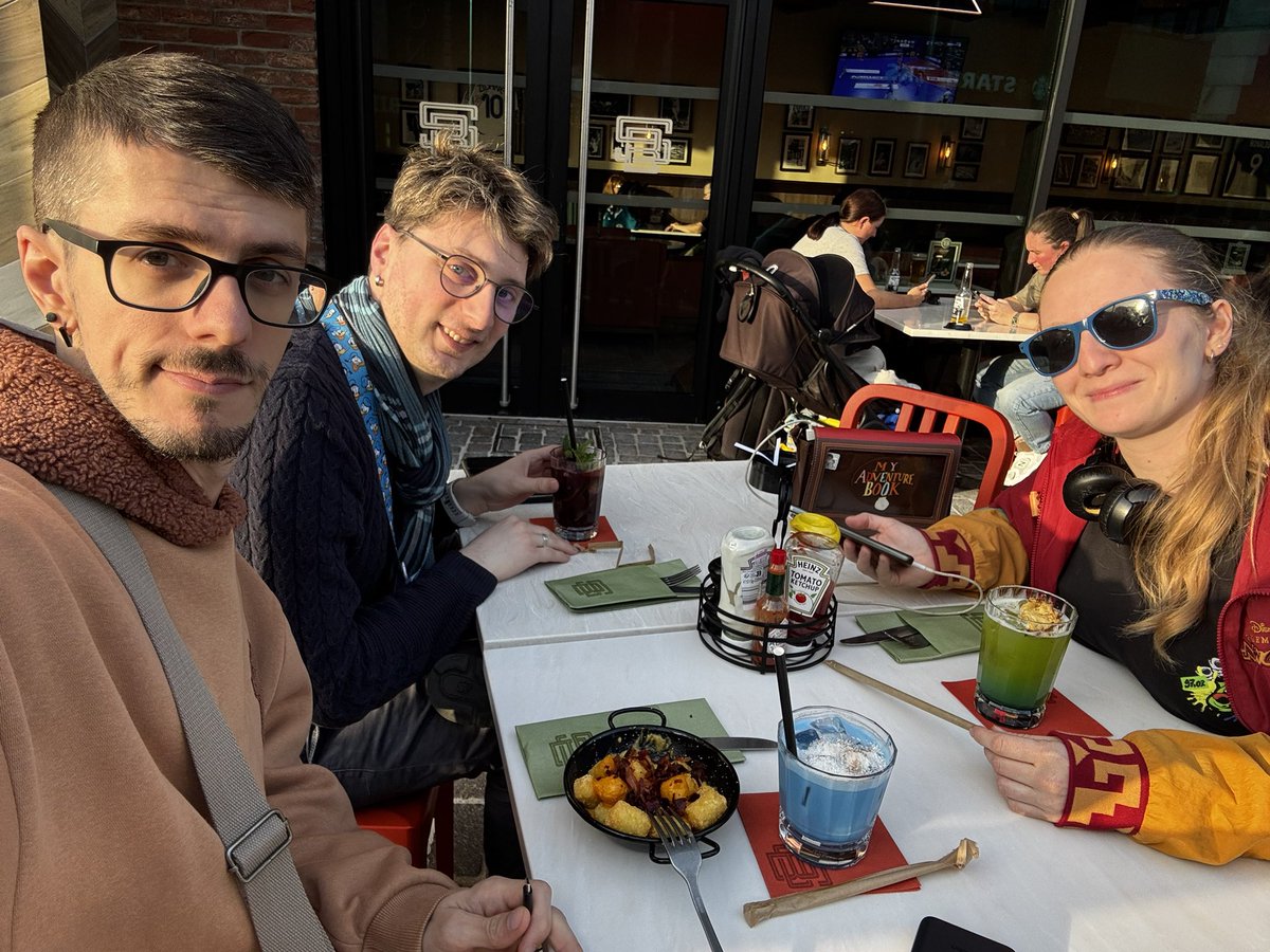 Julien tweet media