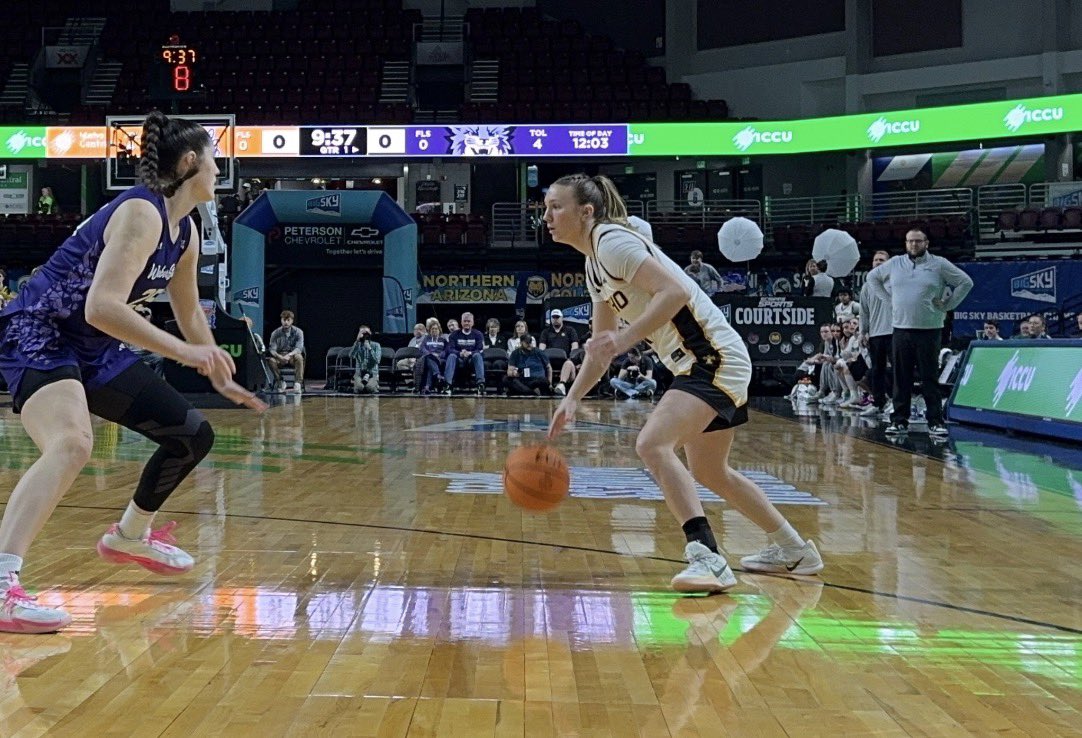 IdahoPubRadio's tweet photo. Halftime at #StarchMadness in Boise: @VandalsWBB leads Weber State, 36-21. (@randarae, reporting and photos) https://t.co/EBPC1gZuEG