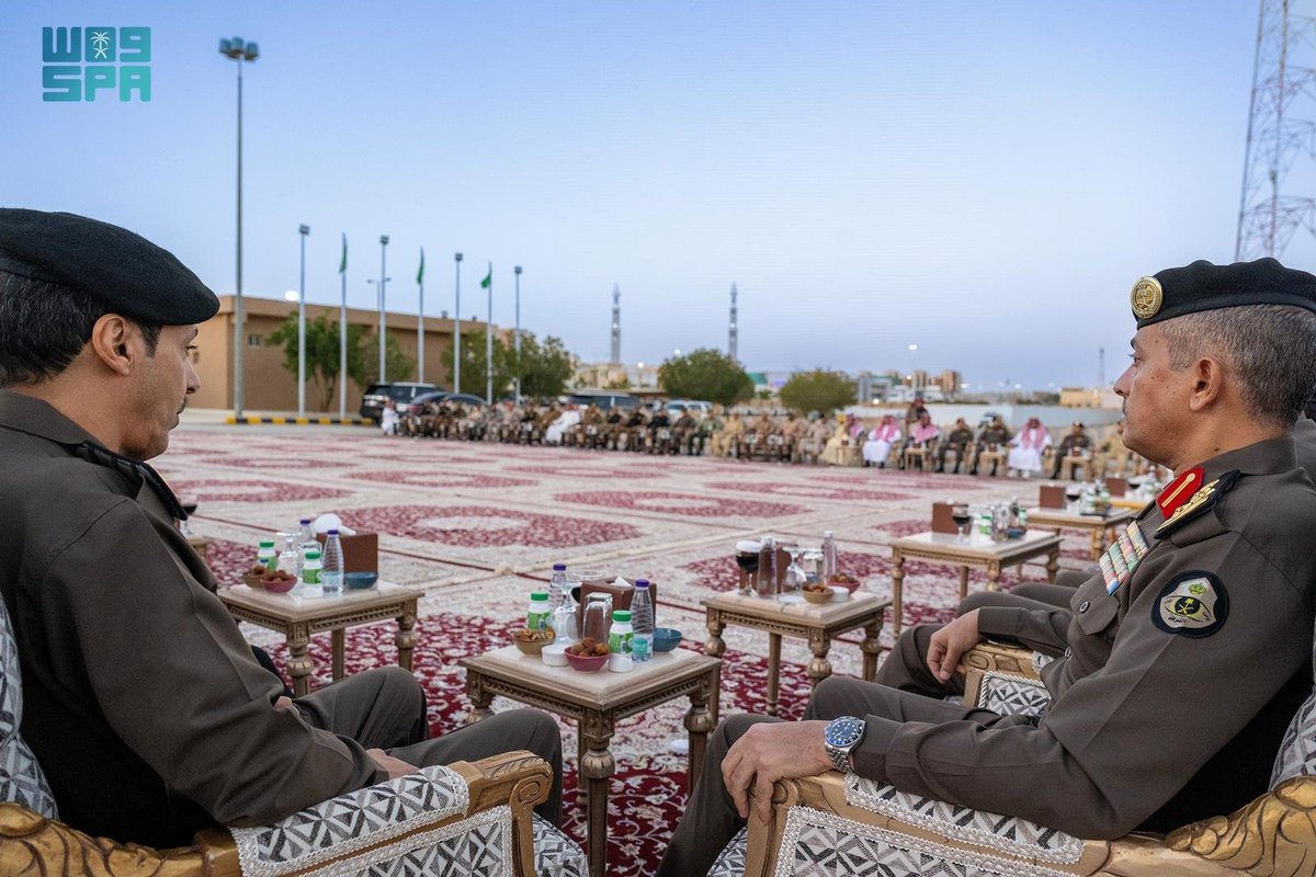 SPAregions's tweet photo. أمير منطقة القصيم يشارك رجال الأمن مأدبة الإفطار.
https://t.co/NNA6gLl28H 
#واس_رمضان47 https://t.co/ddMm0K0Csy