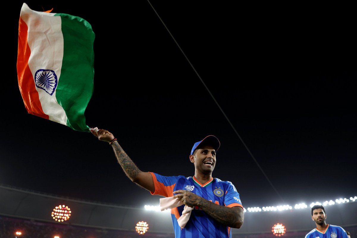 Basuki_rajput's tweet photo. 𝐂.𝐇.𝐀.𝐌.𝐏.𝐈.𝐎.𝐍.𝐒 🇮🇳
यह सिर्फ जीत नहीं…एक नया इतिहास है..🇮🇳🏆
तीसरी बार #T20WorldCup का विजेता बना भारत ।

ऐतिहासिक जीत के लिए टीम इंडिया को हार्दिक बधाई । https://t.co/tmBL7Rj3yM