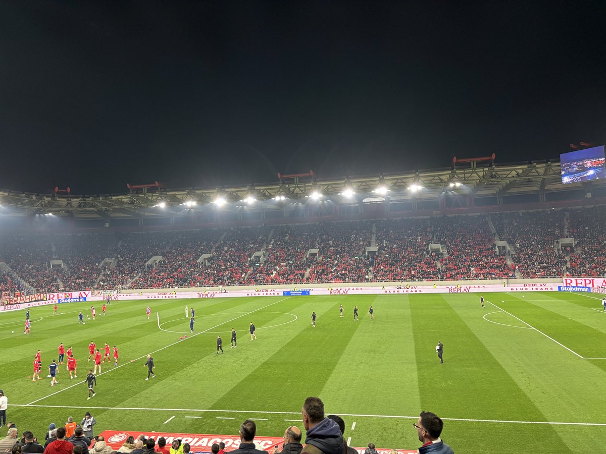 Stelkouk2's tweet photo. Πηραμε θεση στο ναο! #olympiacosfc https://t.co/rcKfiR1lcB