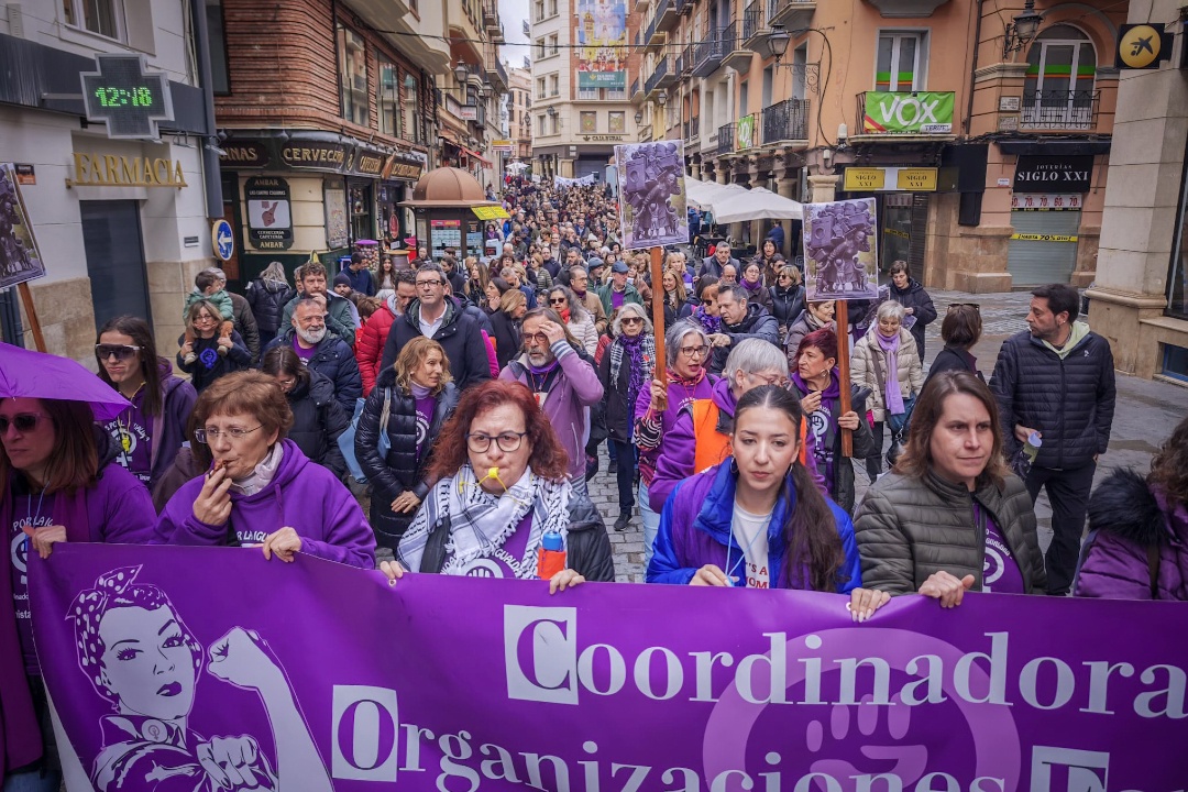 aragonpsoe's tweet photo. 💜 Este #8M las y los socialistas hemos vuelto a salir a las calles para reivindicar los derechos de las mujeres.

Frente al odio y los retrocesos de las derechas, el PSOE siempre estará alerta y combativo para defender cada derecho conquistado y para gritar #NiUnPasoAtrás ✊♀️ https://t.co/iopoALU7ii