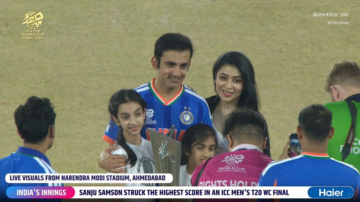 COACH GAUTAM GAMBHIR WITH FAMILY ❤️

- Gambhir has created history by winning the T20 World Cup as Coach &amp; Player.