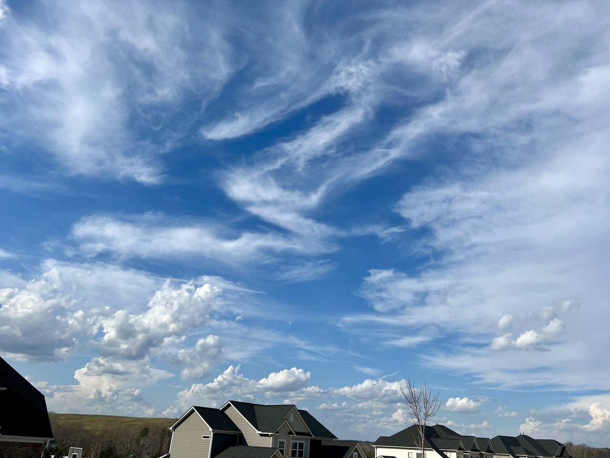 Mesa_T_Aphophas's tweet photo. #Terra #TinyBlueSpec #3DHome #5DSheen #Elako #GalacticFederationOfLight #SOL
Yesterday at home, the clouds were so majestic! They were so vibrant and so expressive!!
Truly a special place, this tiny blue spec we call home! Our Galactic Federation found us all those thousands of years ago struggling to survive.
Imagine the beauty of the skies when we shift to a 5D world and take our place with our beloved angels!
Here we are today, looking at these skies, with something truly amazing and beautiful about to happen! It is imminent!
Thank you @kabamur and our @FamilyofTaygeta. I truly appreciate the consistent and honest communication over these years.
@kabamur You are a wise and patient teacher. You will be a strong and powerful elder!
๐๐๐๐๐๐๐ธ๐๐๐๐๐๐