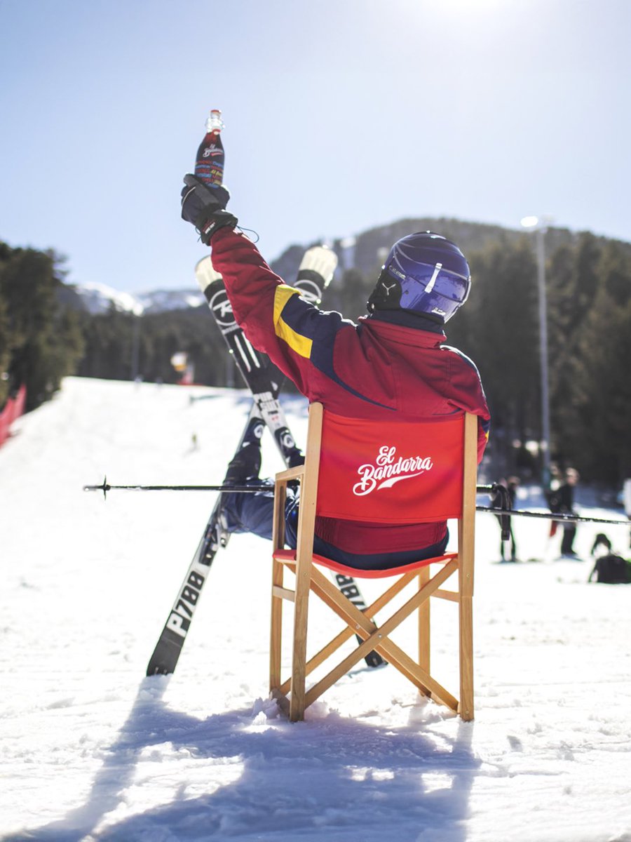 elbandarra's tweet photo. En un plan de nieve, tan importante es el que sabe bajar pistas como el que se acuerda de subir el vermut. #elbandarra #aperitivo #vermut https://t.co/1dfXXQnMVN