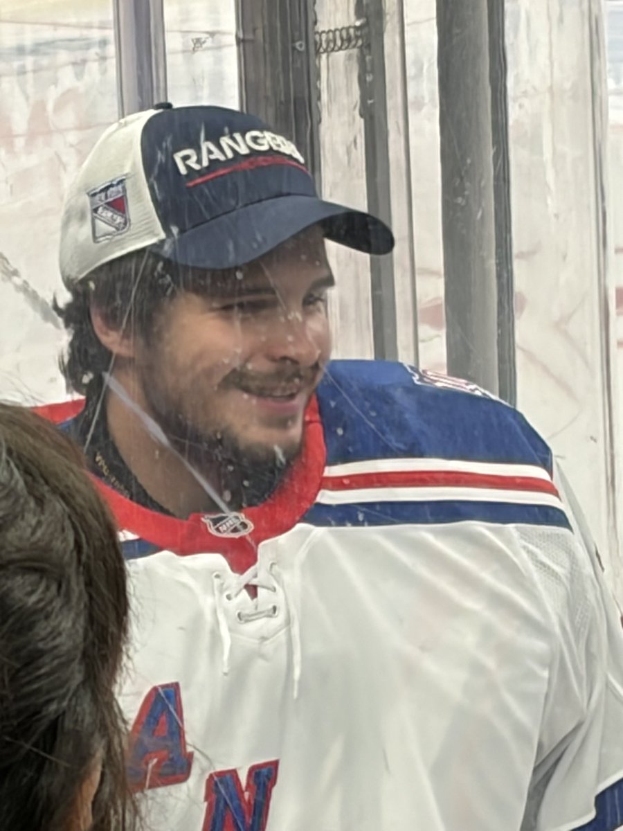 tomcrincoli's tweet photo. “I’m getting paid $11.5m per year and I get weekends off” 

#NYR https://t.co/5JCffFtVny