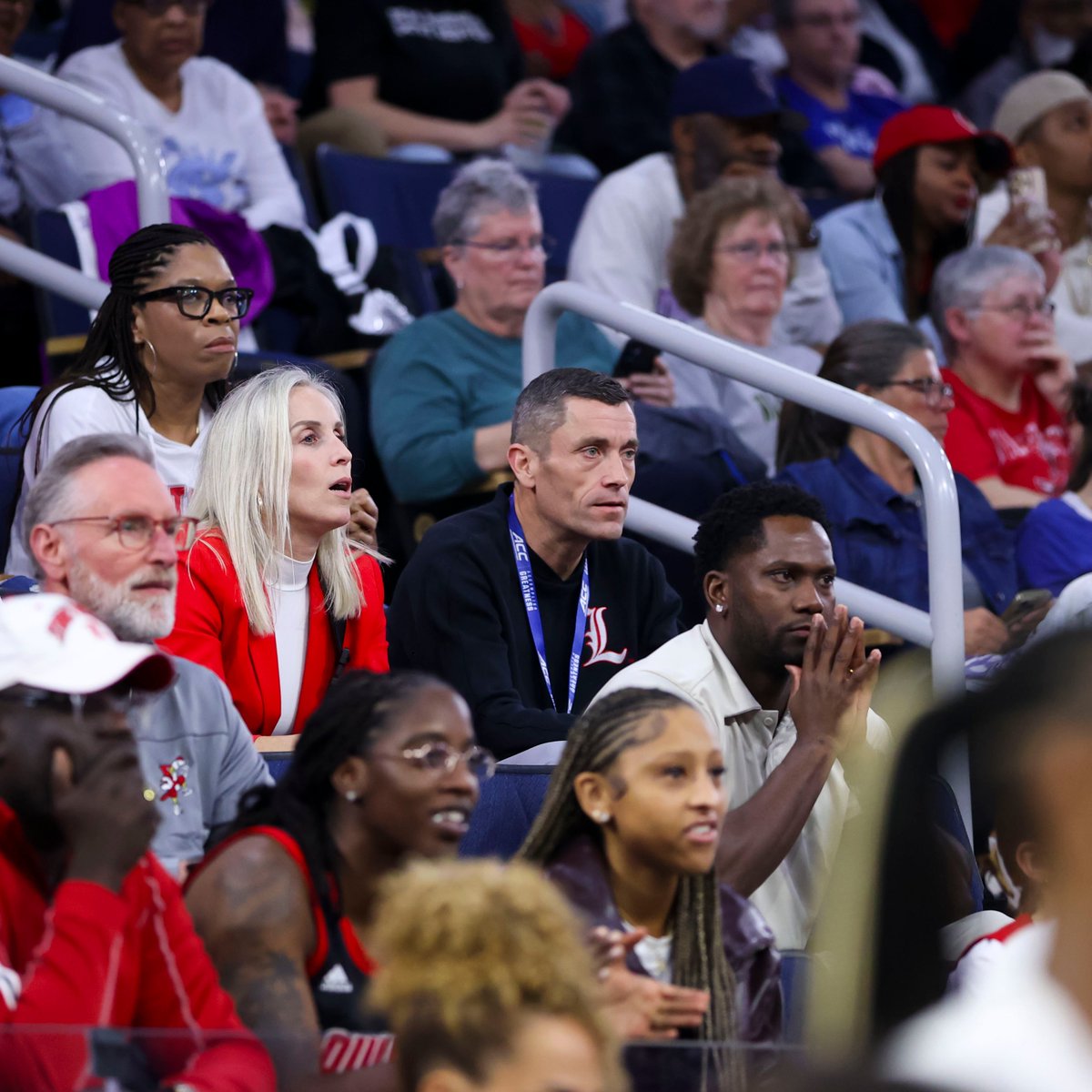 GoCards's tweet photo. 👀 All eyes on the Cards!

#GoCards https://t.co/17A6S91oHK