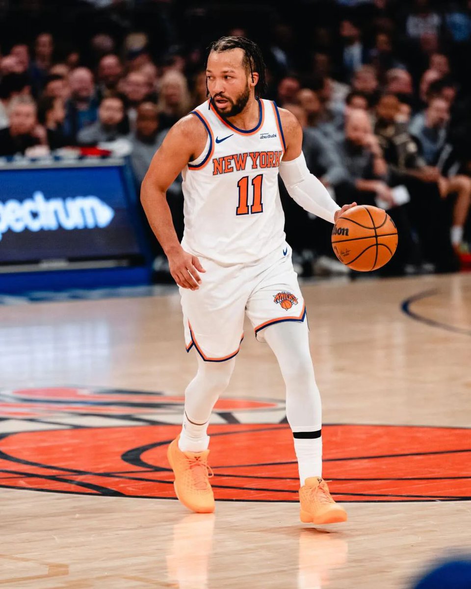 SneakerNews's tweet photo. Jalen Brunson x Nike Kobe 3 Low Protro "Arancia" expected to release Holiday 2026.
Release Date: December 11th, 20w6 ($190)

Get a closer look >> https://t.co/0CcdXa4mTa https://t.co/WgwObezwd1