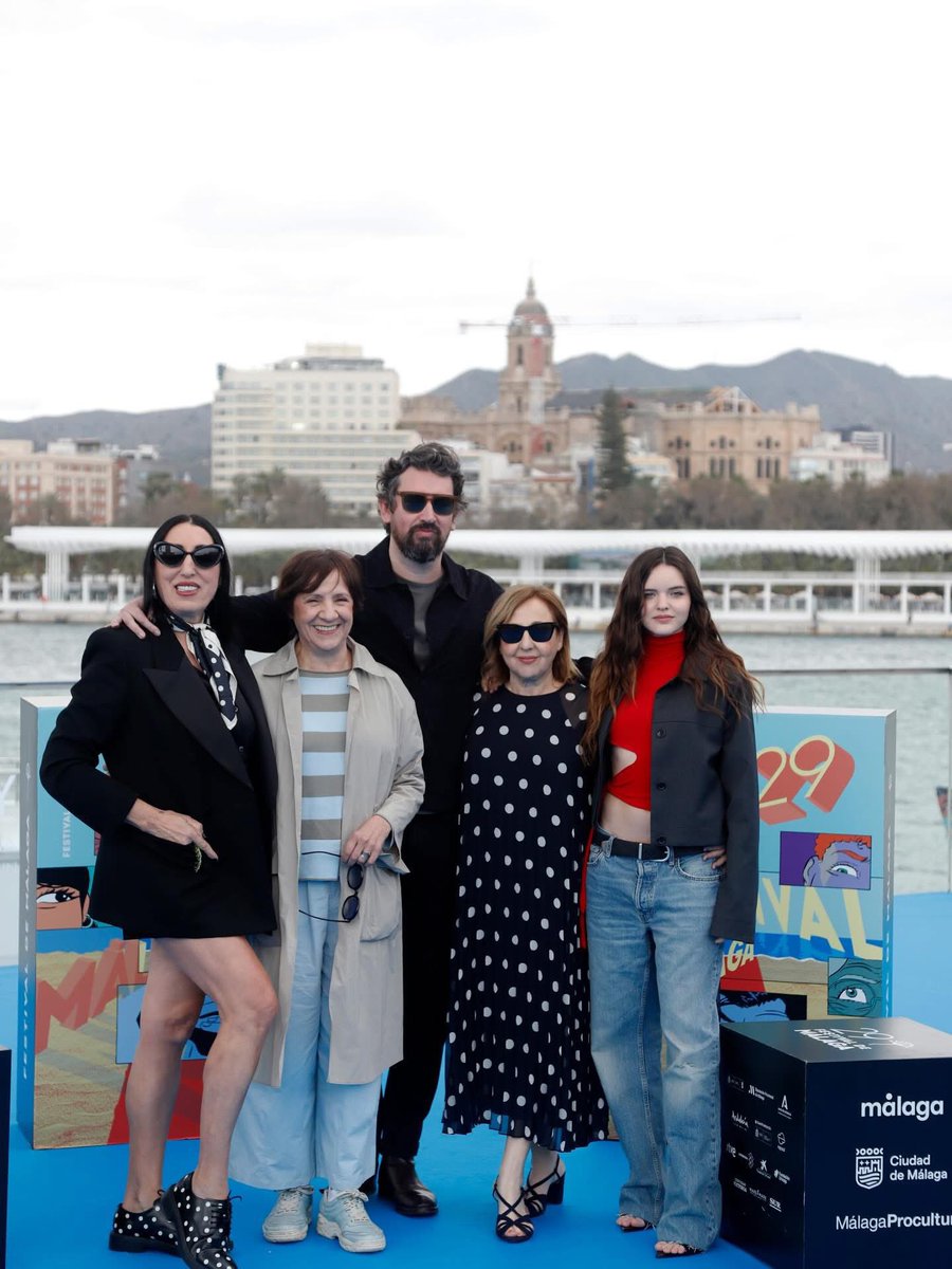 Zoé Arnao presentó en el Festival de Málaga “Día de caza”, largometraje dirigido por Pedro Aguilera remake de “La Caza” de Carlos Saura, que protagoniza junto a Carmen Machi, Rossy de Palma y Blanca Portillo.

#ZoéArnao
#DíaDeCaza