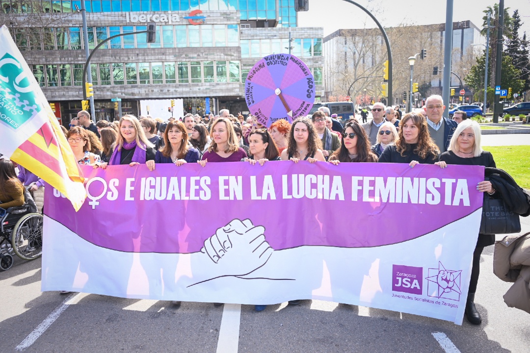 aragonpsoe's tweet photo. 💜 Este #8M las y los socialistas hemos vuelto a salir a las calles para reivindicar los derechos de las mujeres.

Frente al odio y los retrocesos de las derechas, el PSOE siempre estará alerta y combativo para defender cada derecho conquistado y para gritar #NiUnPasoAtrás ✊♀️ https://t.co/iopoALU7ii