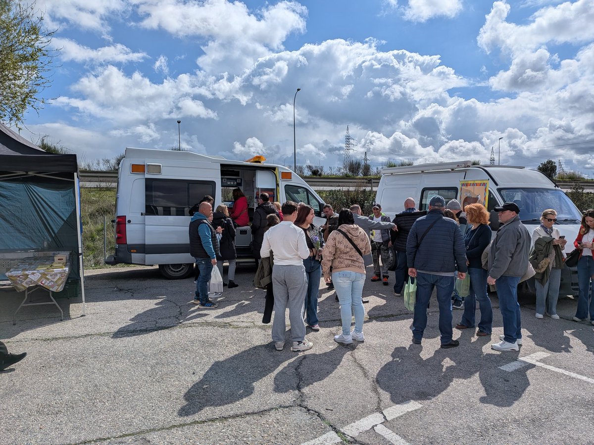 UCribado's tweet photo. @UCribado hoy en Torrejón de Ardoz, evento 8M (Día de la madre en Rumanía). Cientos de personas se han acercado a nosotros. Pruebas de VIH,VHC,VHB, sífilis... Y mucha información https://t.co/k9HzWz7xci
