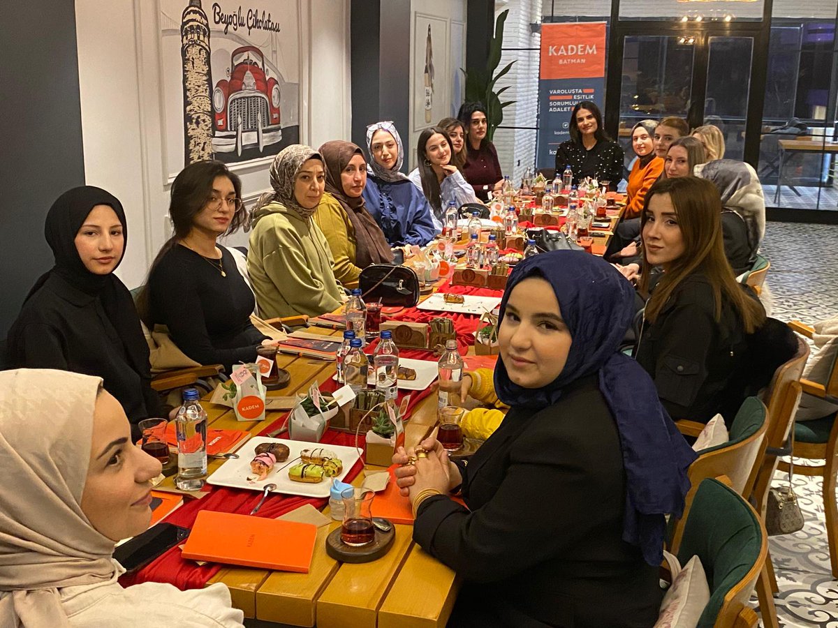 kadembatman's tweet photo. 8 Mart Dünya Kadınlar Gününde KADEM Batman temsilciliği olarak,biraraya geldik.🌸

Hayatın yükünü taşıyan tüm kadınların #8MartDünyaKadınlarGünü kutlu olsun.🧡 https://t.co/oAvAUEY2PO