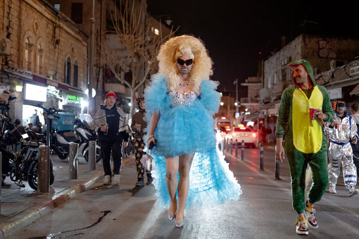 US killing Iranians (ostensibly) to make #Iran and #Iranians look like this: 
#Purim in #Jerusalem
<a href="/RealCandaceO/">Candace Owens</a> 
haaretz.com/life/2026-03-0…