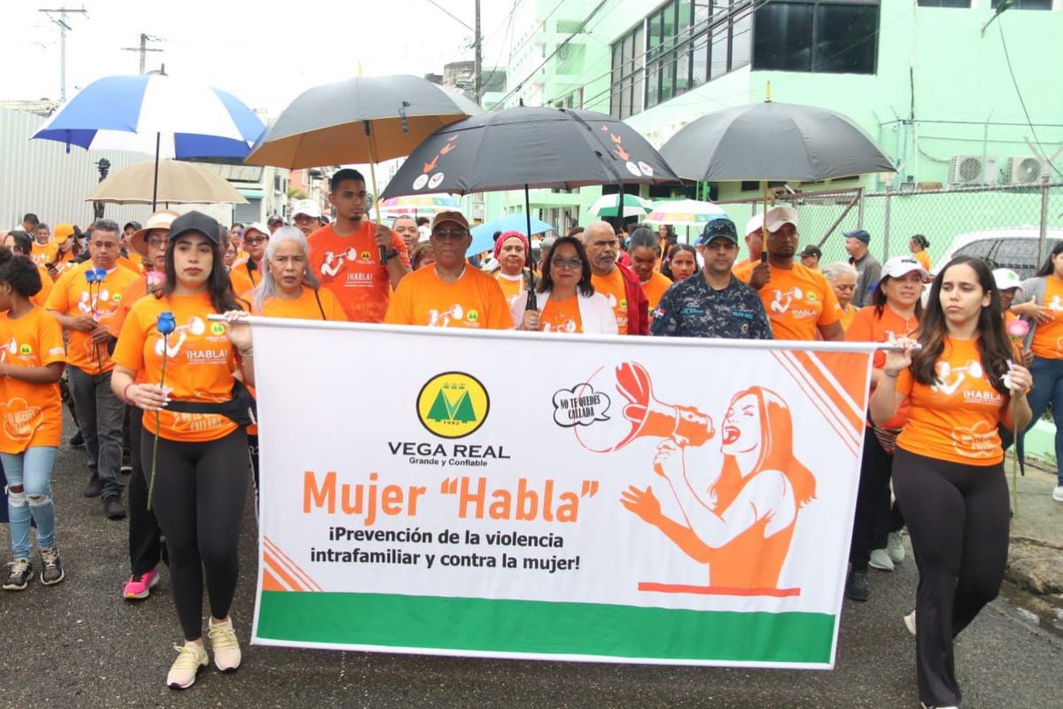 Hoy, en la VII Caminata “Mujer Habla” de Vega real, se unieron voces, pasos y voluntades para caminar en contra de la violencia intrafamiliar y contra las mujeres.✊🏼🧡

Accede al enlace y descubre los mensajes del muro de apoyo en línea. 👇🏻🔗
mujerhabla.cvr.com.do/#stats