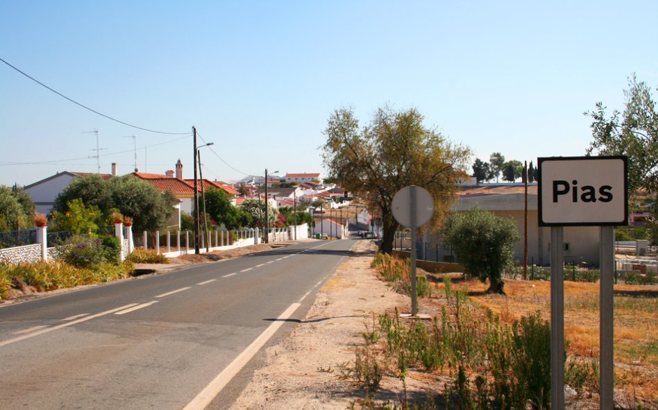 alentejo_1970's tweet image. #Pias, terra natal da minha mãe, e sim, é mais um daqueles nomes de vilas e aldeias de #Portugal mas também terra do bom vinho e do bom pão alentejano! 😉