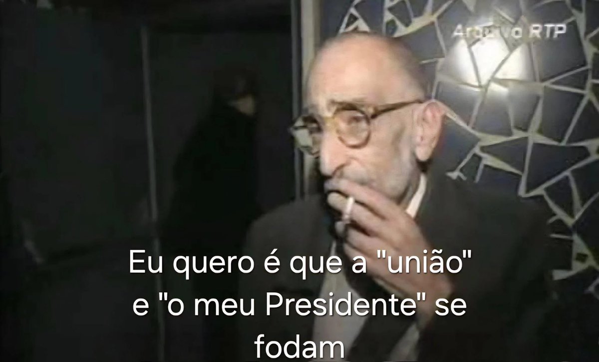 Este clube só vai lá com desprezo. 

O Sport Lisboa e Benfica está mais que morto. É começar a deixar o estádio vazio e que se fodam. Quem votou nisto que reerga esta merda.