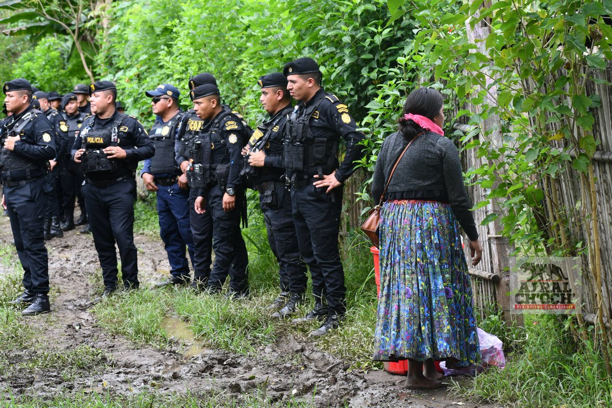 CarlosErnesto_C's tweet photo. En este Día Internacional de la Mujer, reconocemos la lucha histórica de todas las mujeres en los diversos territorios de Iximulew- Guatemala. A pesar del despojo, el racismo de un Estado patriarcal siguen resistiendo y alzando la voz. https://t.co/6Pl7rPdTYJ