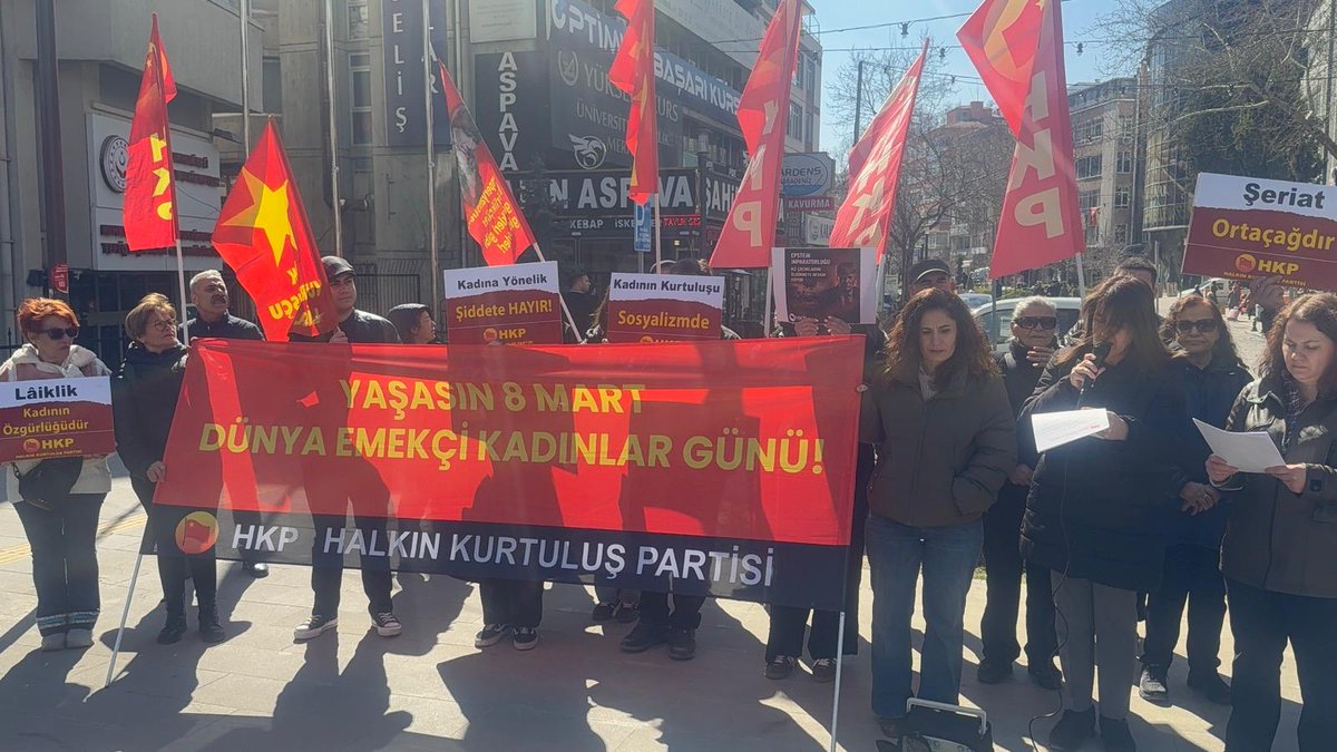 📍| Ankara

Halk Kurtuluşçu Liseliler olarak 8 Mart Emekçi Kadınlar Günü'nde HKP tarafından gerçekleştirilen basın açıklaması ve salon etkinliğine katıldık.

Kadın Erkek El Ele, Örgütlü Mücadeleye!