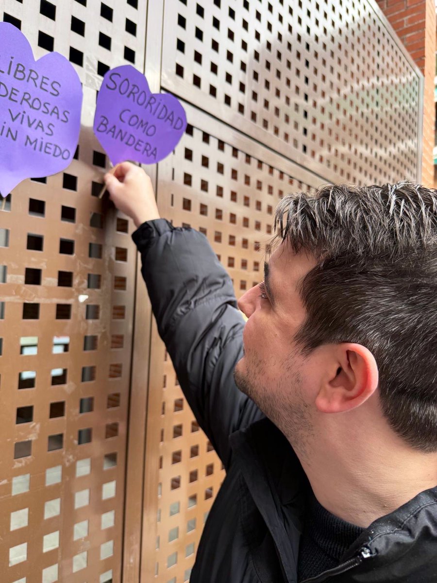 Samuel_AHerrera's tweet photo. #8M Día especial para reivindicar la igualdad entre hombres y mujeres. Ojalá una sociedad libre de violencias sobre las mujeres sea una realidad en nuestro país y en el mundo. Seguimos luchando✊🏼🌹@PSOEvillaverde https://t.co/6ST3wRCZa6