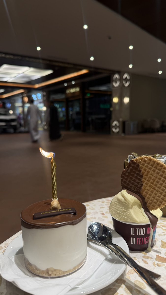 venari_09's tweet photo. With myy buddy💛👩🏻‍❤️‍👩🏻 https://t.co/2sMwRFiDEn