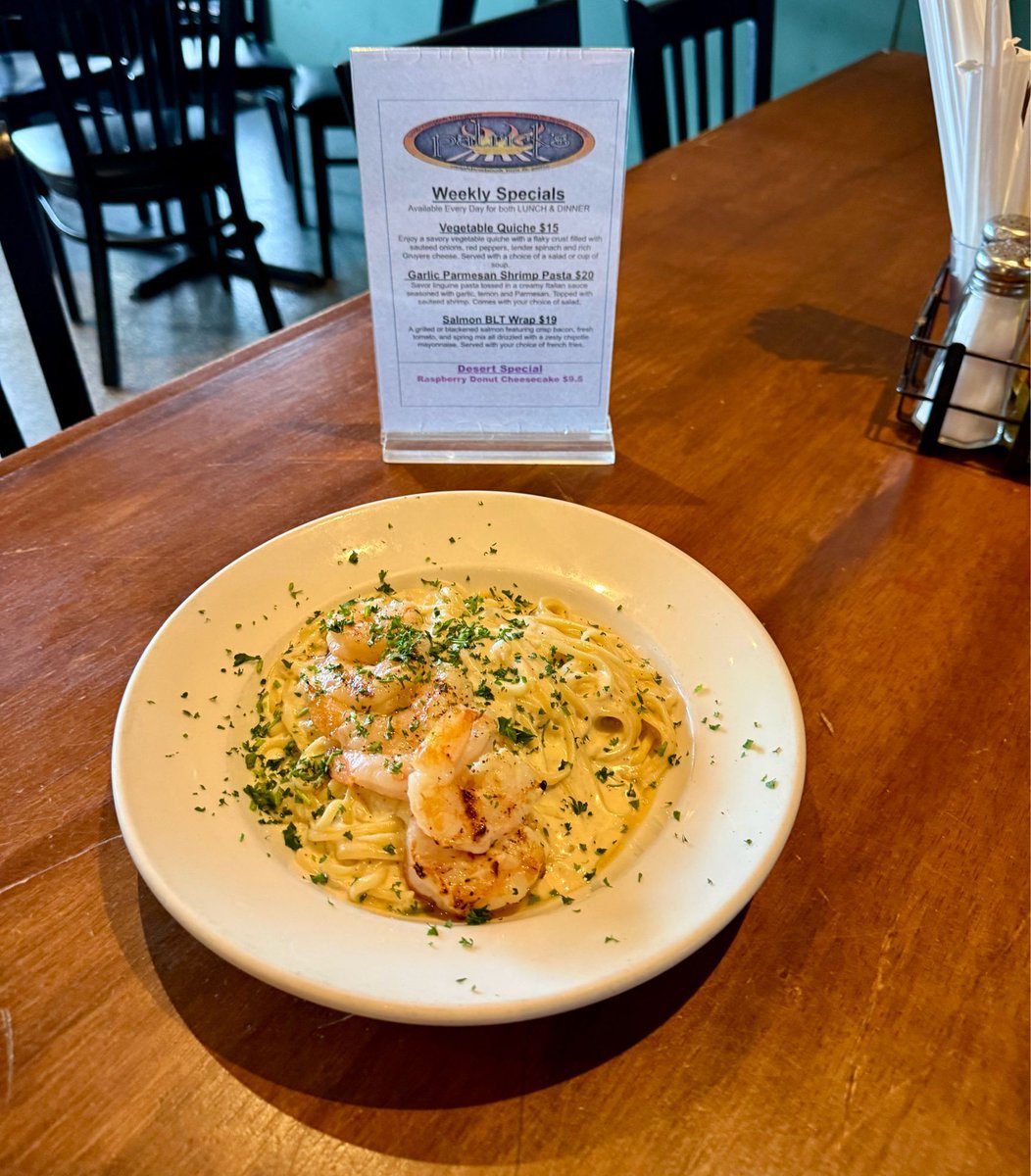 Garlic Parmesan Shrimp Pasta $20
Savor linguine pasta tossed in a creamy Italian sauce seasoned with garlic, lemon and Parmesan. Topped with sauteed shrimp. Comes with your choice of salad.