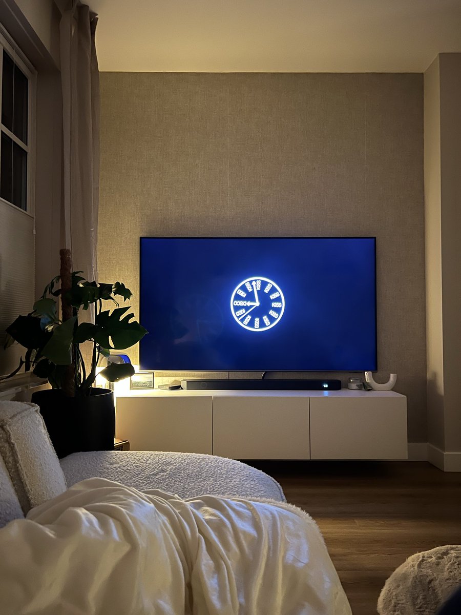 mel 🪐 tweet media