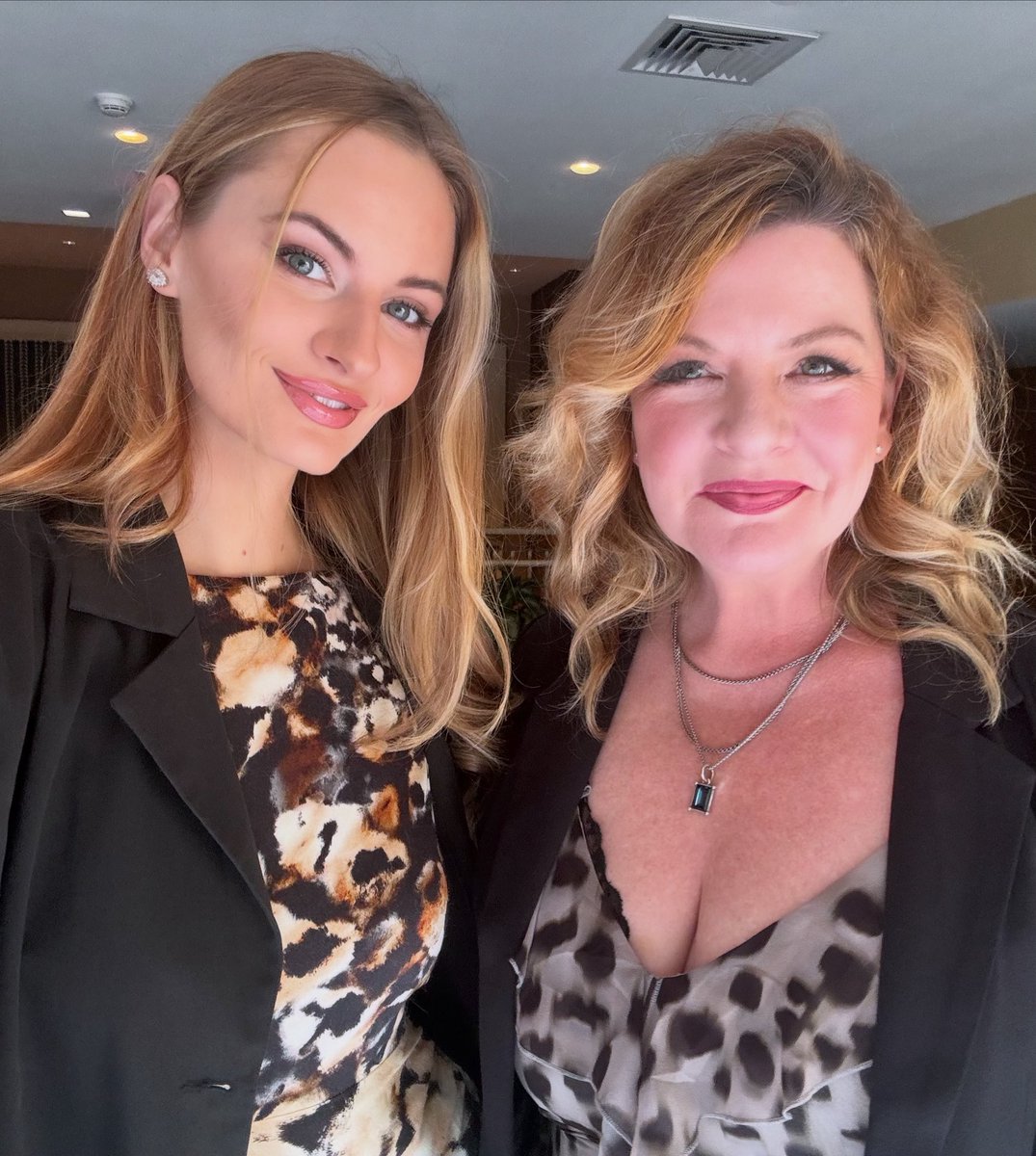 JacksonEntmt's tweet photo. Happy #InternationalWomensDay from JEM CEO/Founder @CherylJacksonLA and Executive Creative Director @AnnaJaneJackson!

Proudly woman-owned, we’re cheering on the incredible women breaking barriers and shattering glass ceilings in entertainment.
#JacksonEntertainmentManagement https://t.co/a6Wx5SQ0bi