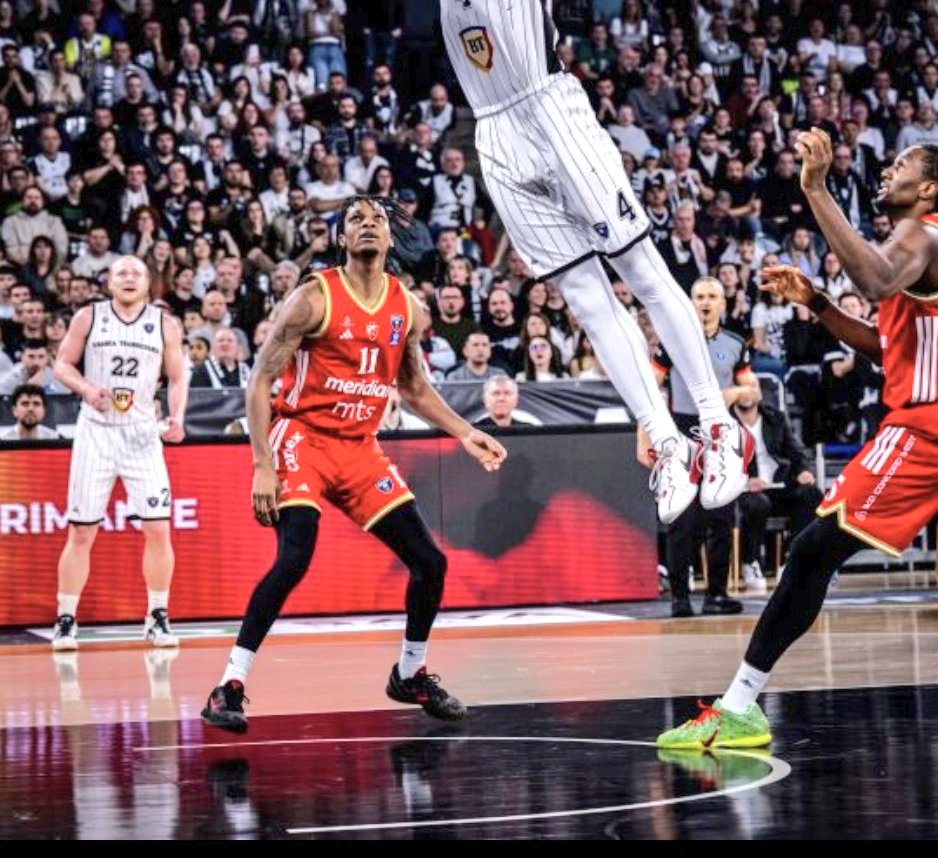 LjubomirovicM's tweet image. Došao je i taj dan... Vratio se #Tyson #Carter! #kkcz

U prvom meču posle gotovo pet meseci odsustva, američki kombo bek igrao je deset minuta u Klužu bez postignutog poena uz dve asistencije i jedan skok.