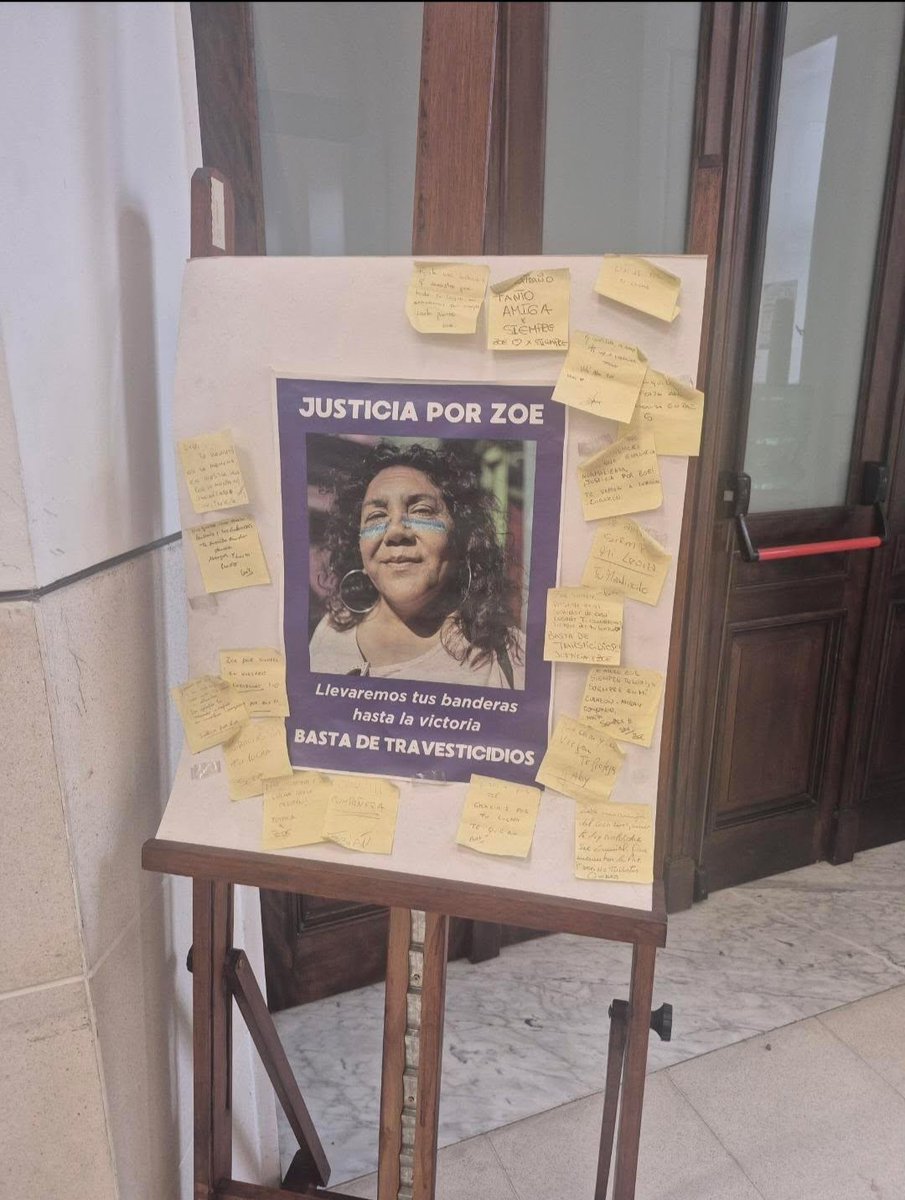 francotorchia_'s tweet photo. A días del comienzo del juicio por el travesticidio de Zoe López García, asesinada en noviembre de 2023, Casa Rosada retiró el cartel en el que compañeros de Zoe -que trabajaba en el comedor de Balcarce 50- pedían justicia por ella. https://t.co/dQKkBGvCWT