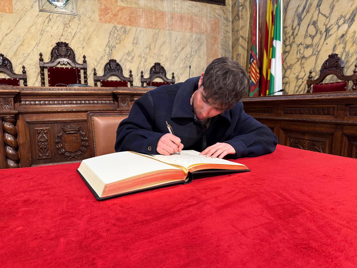 xavik64's tweet photo. Reconeixement de l’Ajuntament de Berga a Ot Ferrer: diploma olímpic a Milano Cortina per la seva cinquena posició en la modalitat esprint i tercer lloc als Campionats d’Europa a l’Azerbaidjan.

#esquímuntanya #skimountaineering #MilanoCortina2026 #ISMF #esportcat #Berga https://t.co/GUAaQiAnex