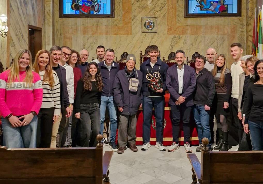 xavik64's tweet photo. Reconeixement de l’Ajuntament de Berga a Ot Ferrer: diploma olímpic a Milano Cortina per la seva cinquena posició en la modalitat esprint i tercer lloc als Campionats d’Europa a l’Azerbaidjan.

#esquímuntanya #skimountaineering #MilanoCortina2026 #ISMF #esportcat #Berga https://t.co/GUAaQiAnex