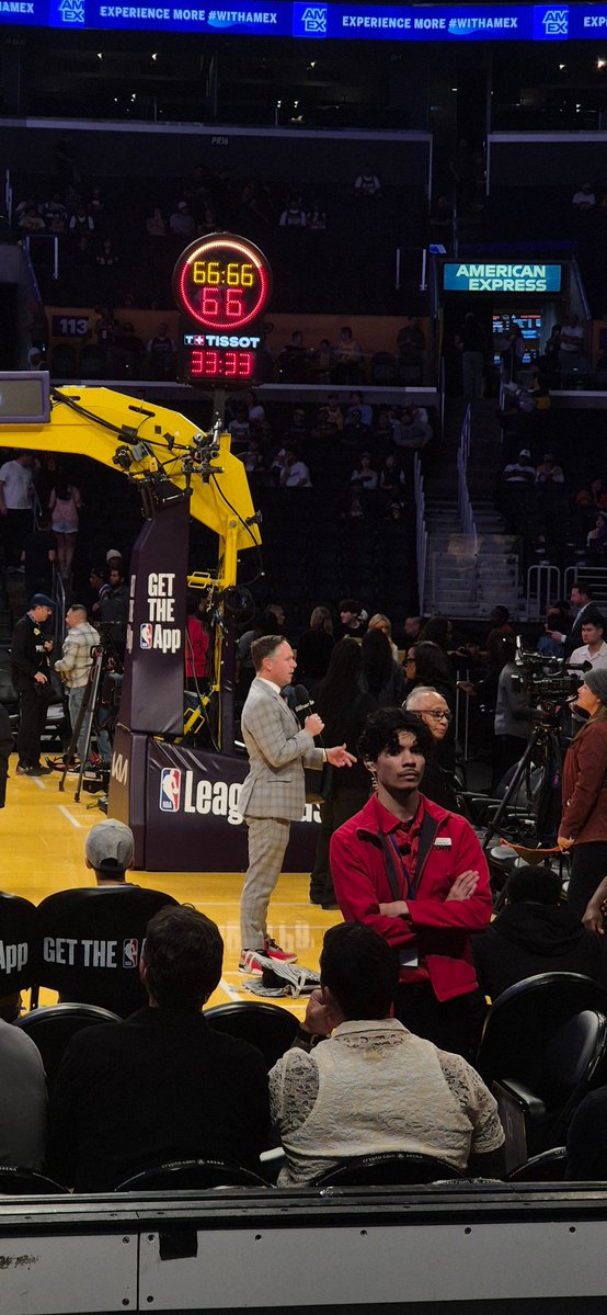 davidb 𓂀 tweet media