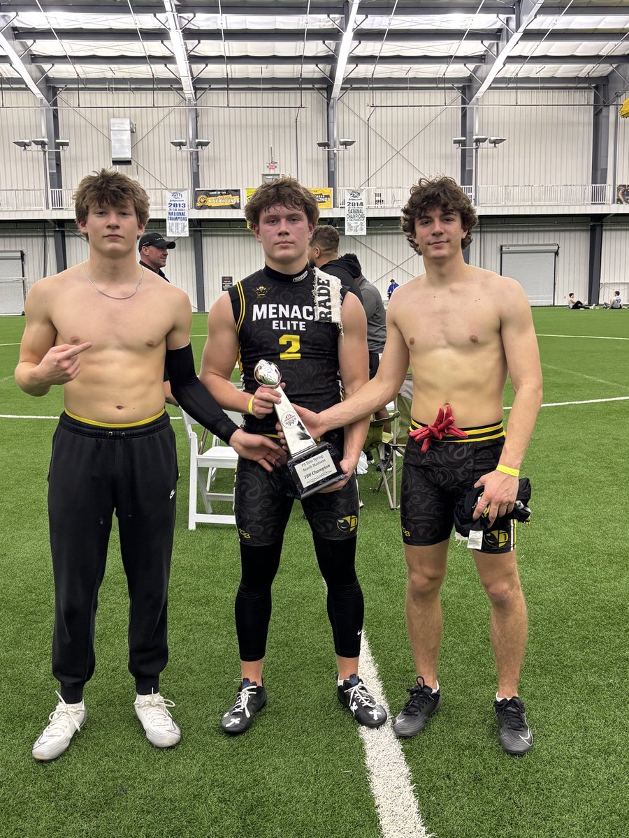 KaidanSchmelly1's tweet photo. 18u CHAMPS at PA ELITE March Madness Championship #MidwestMenaceElite #18u #Classof2028 #WR #CentralOhio Grateful for my teammates and coaches 🙏🏼 All glory to God https://t.co/MRnf7bbxN3